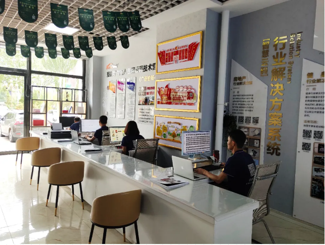 k8凯发天生赢家·一触即发图文快印加盟店店内场景1