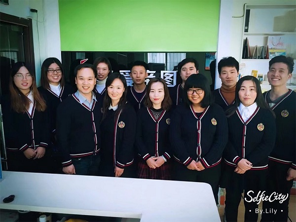 k8凯发天生赢家·一触即发加盟店员工合照