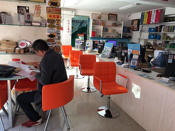 怎样开好一家图文快印店？k8凯发天生赢家·一触即发加盟店内部场景3