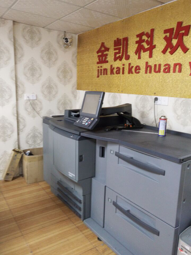 保时客：复印店怎么开？小伙在大学附近开“免费”复印店1年赚1辆跑车2